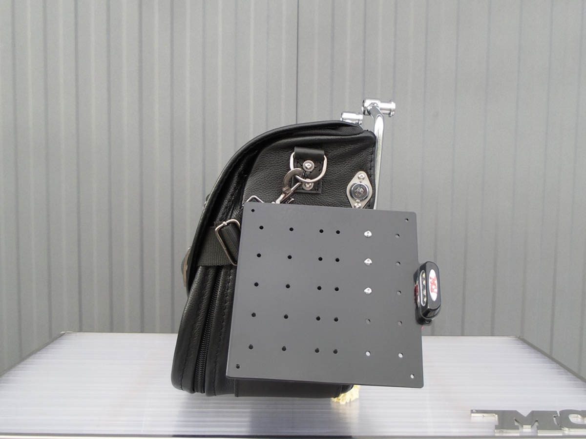 MCJ Classic Brown Bag Seitentasche Leder mit Halterung für Harley , Triumph, Kawasaki, Victory, Triumph, Royal Enfield